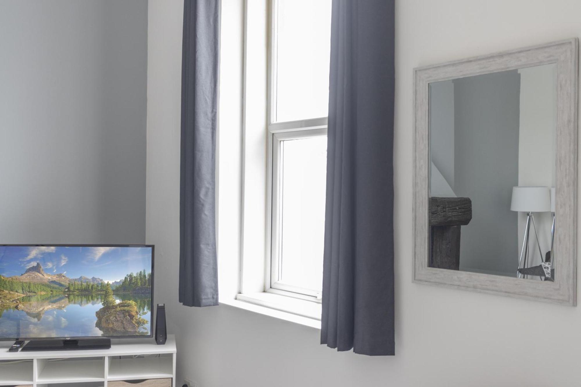 Alexandra - Large 3 Bed Perfect For Contractors, Free Parking, Fast Wifi And Great Value! Apartment Плимът Екстериор снимка