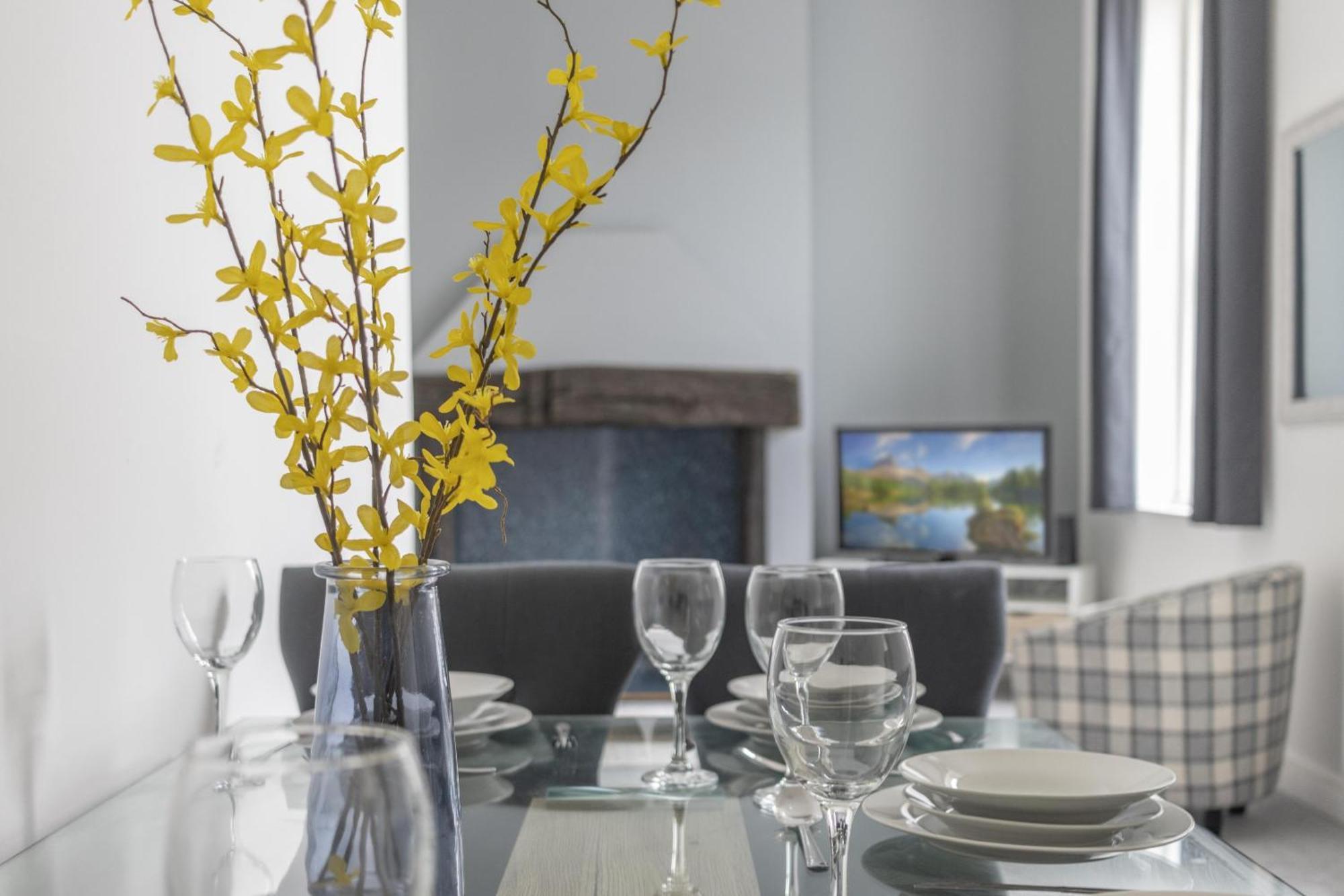 Alexandra - Large 3 Bed Perfect For Contractors, Free Parking, Fast Wifi And Great Value! Apartment Плимът Екстериор снимка
