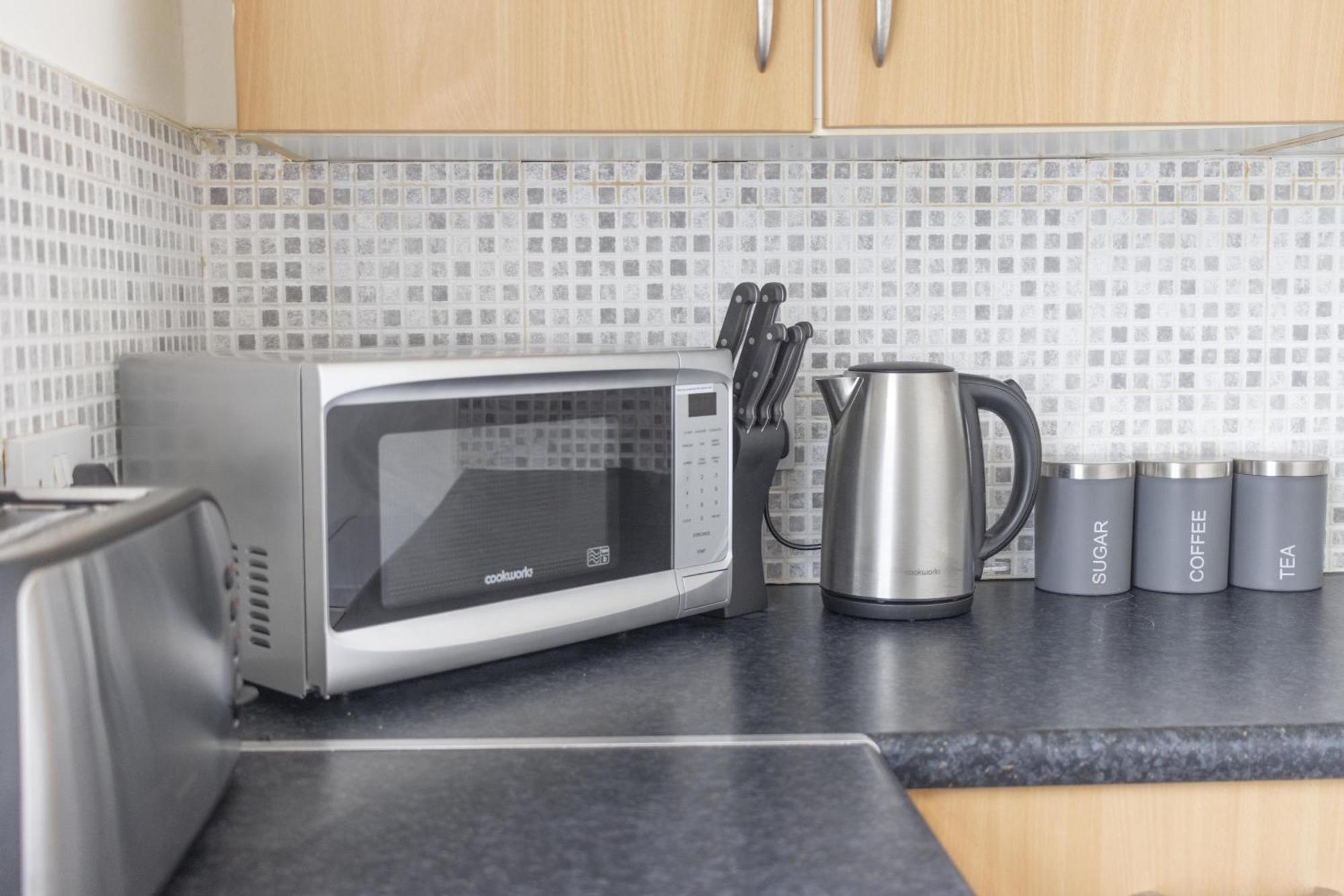 Alexandra - Large 3 Bed Perfect For Contractors, Free Parking, Fast Wifi And Great Value! Apartment Плимът Екстериор снимка