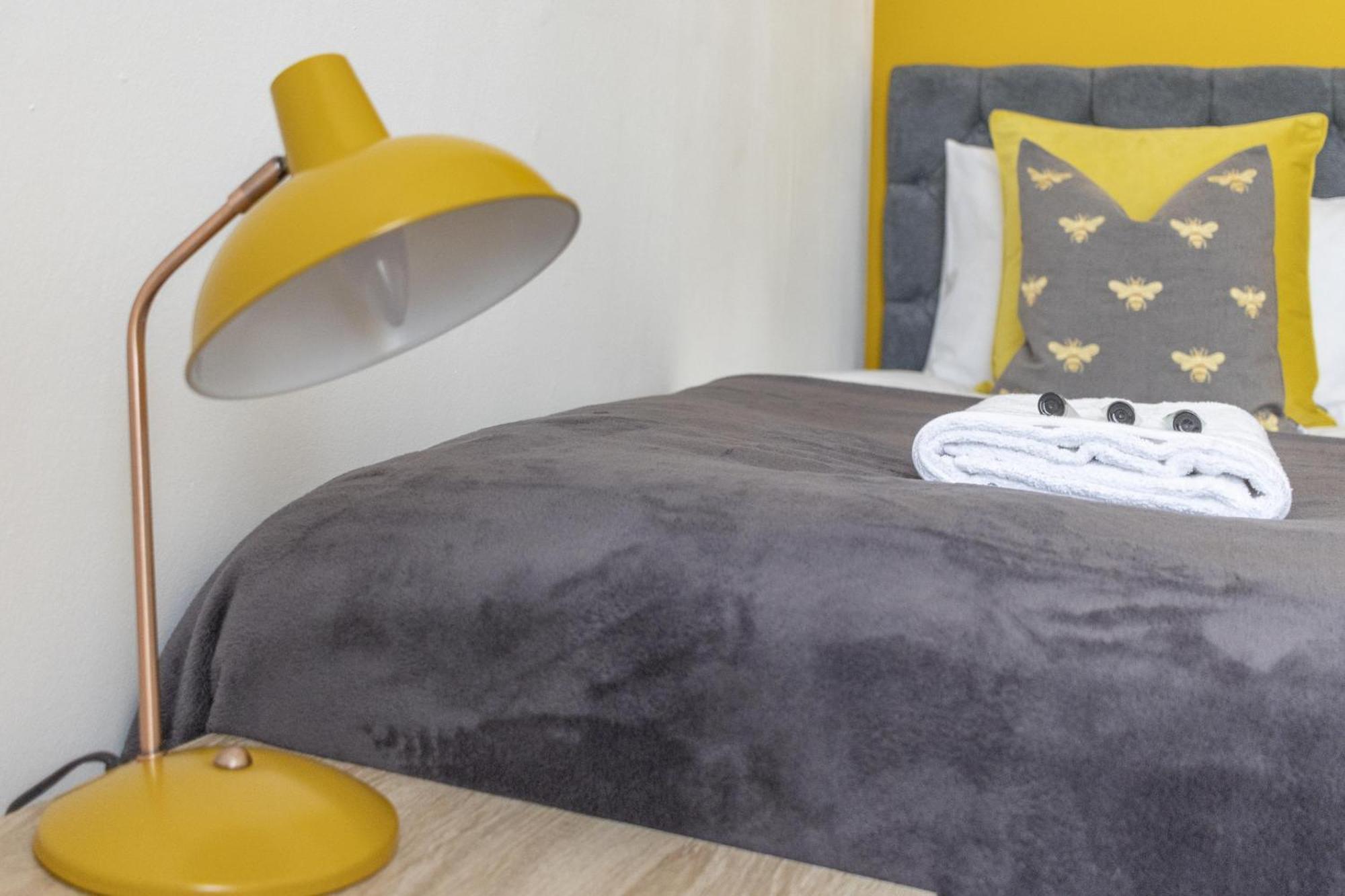Alexandra - Large 3 Bed Perfect For Contractors, Free Parking, Fast Wifi And Great Value! Apartment Плимът Екстериор снимка