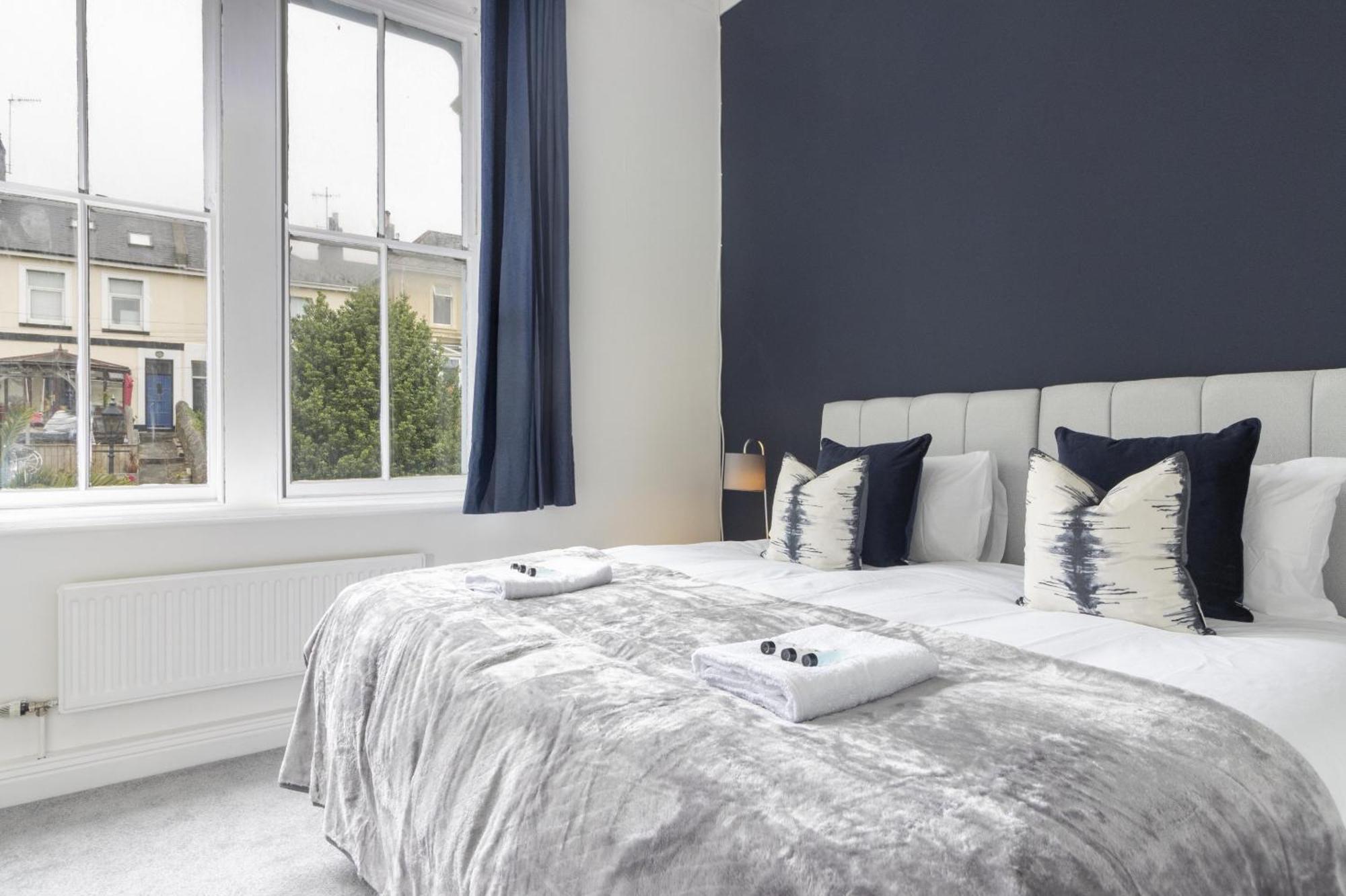 Alexandra - Large 3 Bed Perfect For Contractors, Free Parking, Fast Wifi And Great Value! Apartment Плимът Екстериор снимка